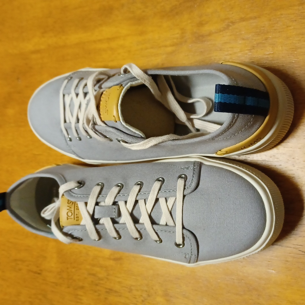 Toms